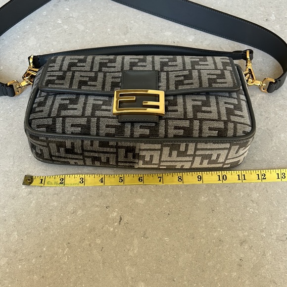 FENDI Baguette Gray Velour Gold Hardware Purse Shoulder Bag Cross Body - Picture 6 of 16